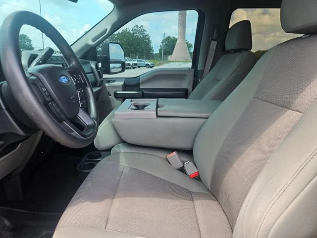 Used 2019 Gray Ford XL image 9