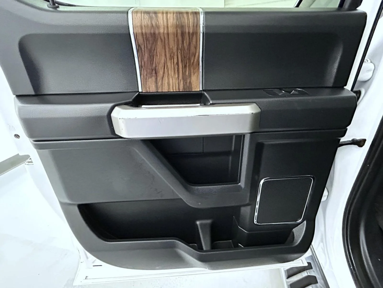 Used 2020 White Ford Lariat image 20