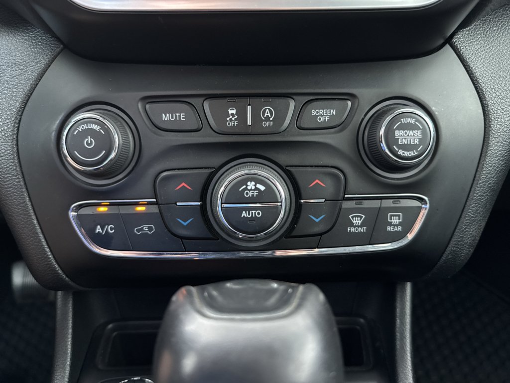 Used 2019 Bright White Clearcoat Jeep Trailhawk Elite image 24