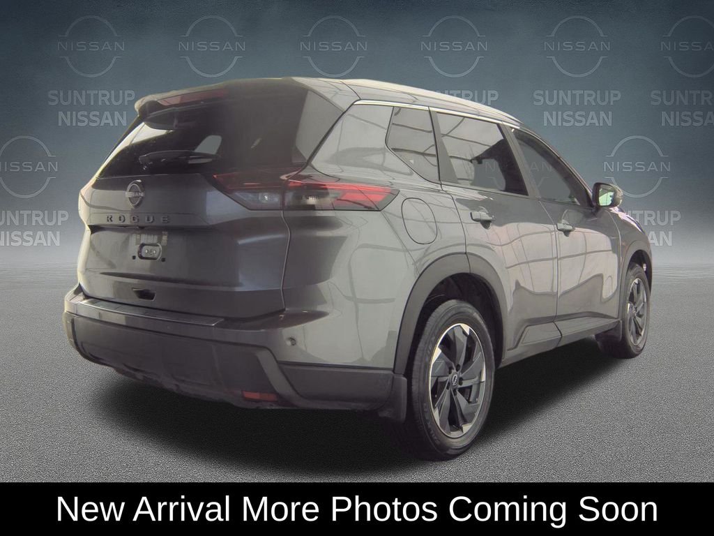 Used 2025 Gray Nissan SV image 3