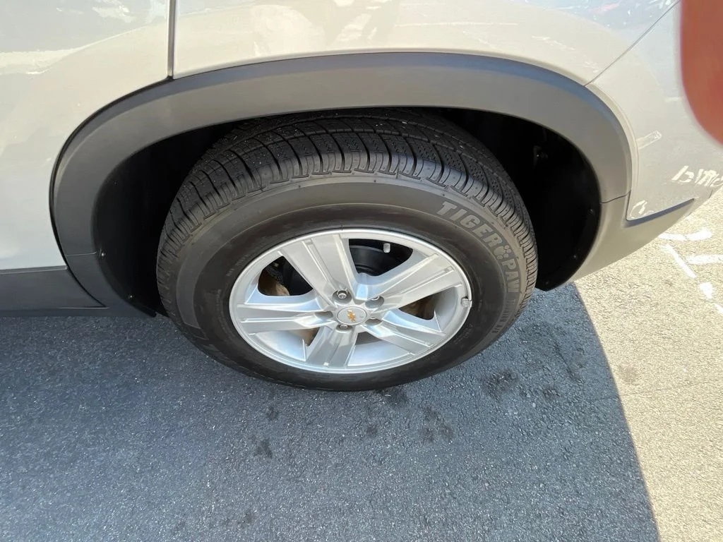 Used 2020 Silver Chevrolet LT image 26