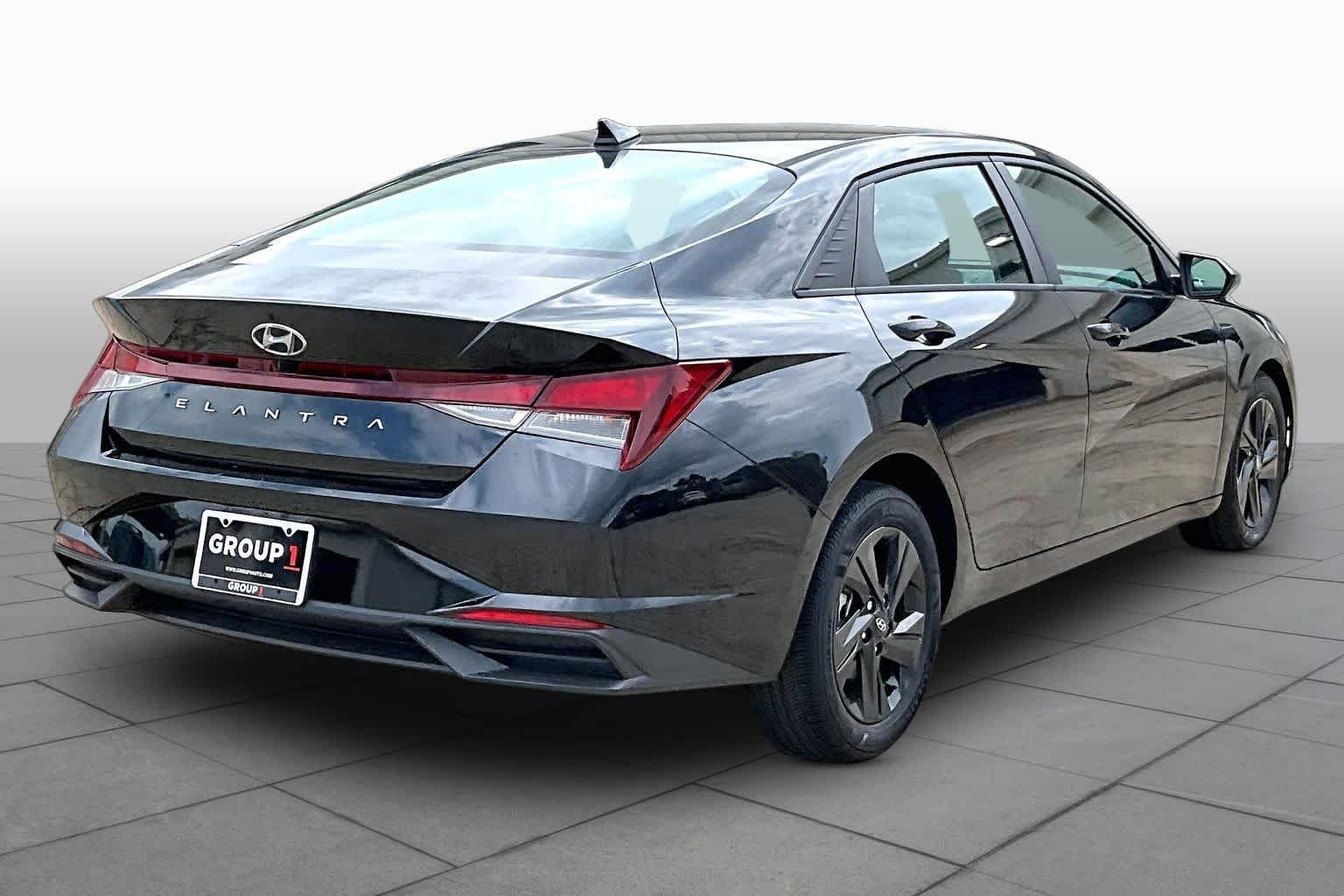 Used 2023 Phantom Black Hyundai SEL image 12