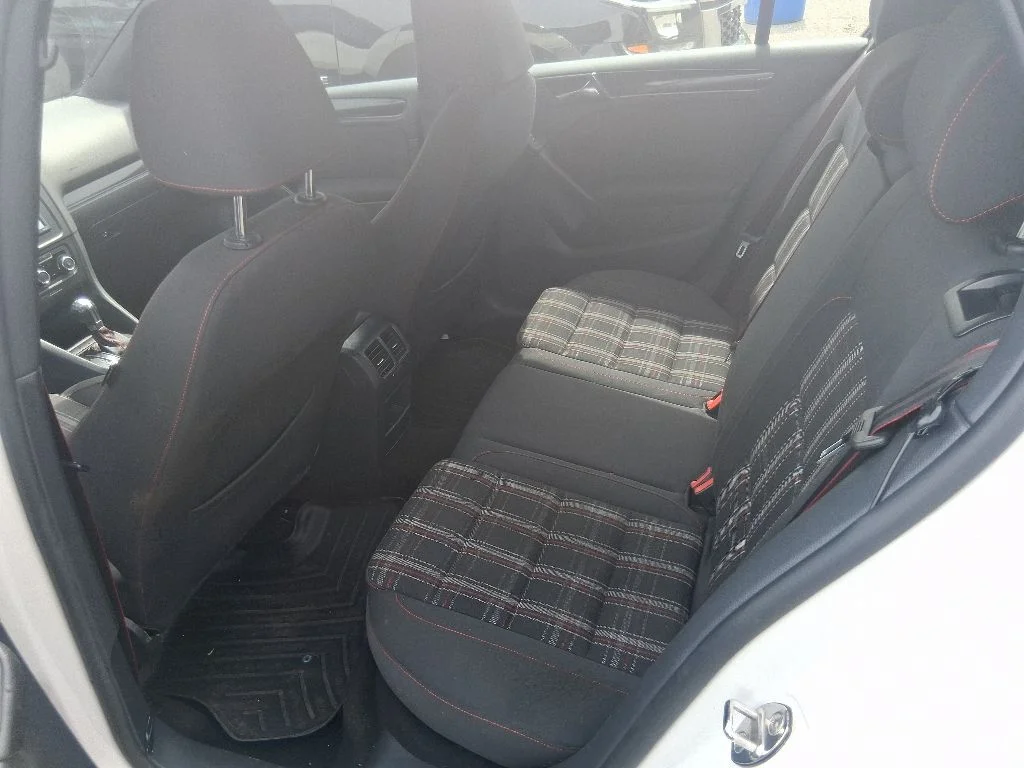 Used 2013 Black Volkswagen Base image 13