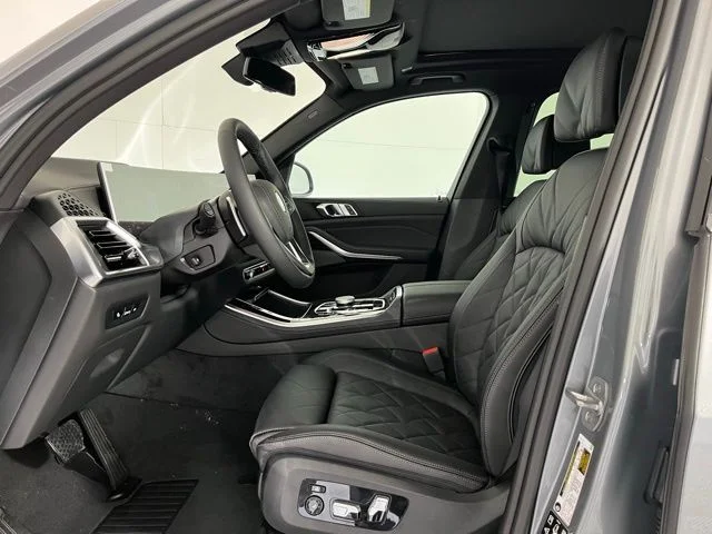 Used 2026 Skyscraper Grey Metallic BMW xDrive40i image 10