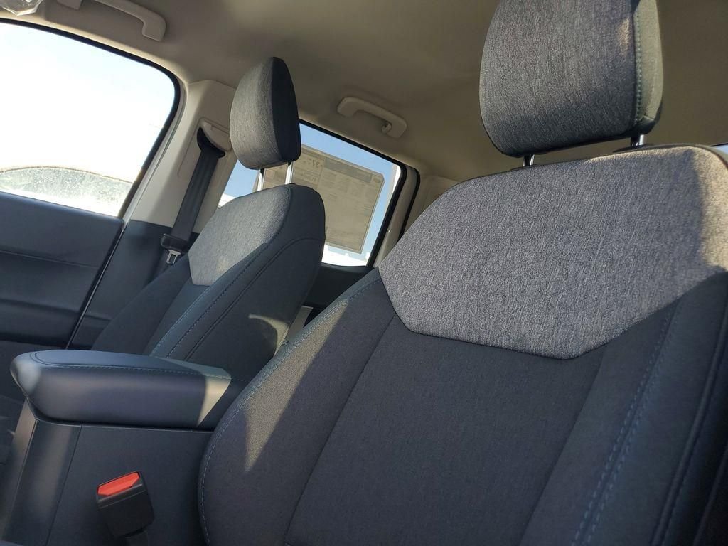New 2026 Oxford White Ford XLT image 4