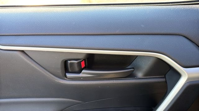 Used 2025 Pearl Toyota LE image 10