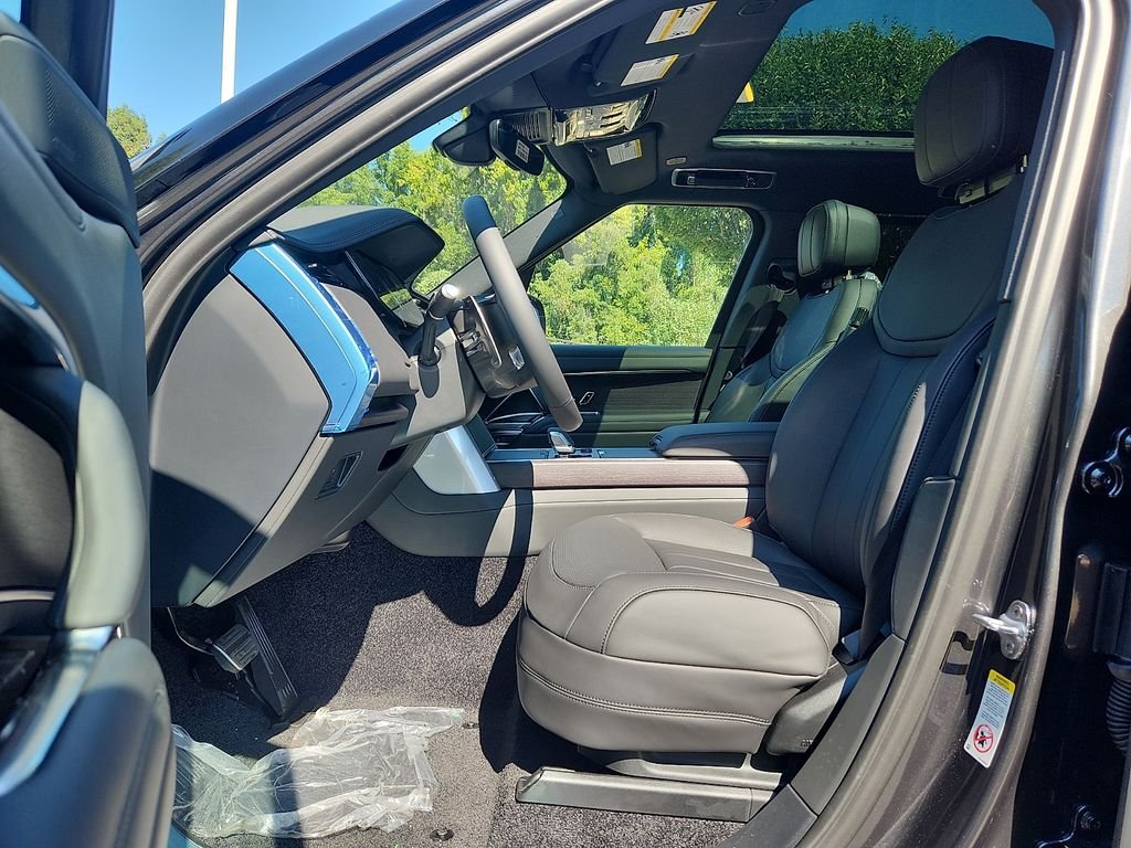 New 2027 Carpathian Grey Land Rover SE image 6