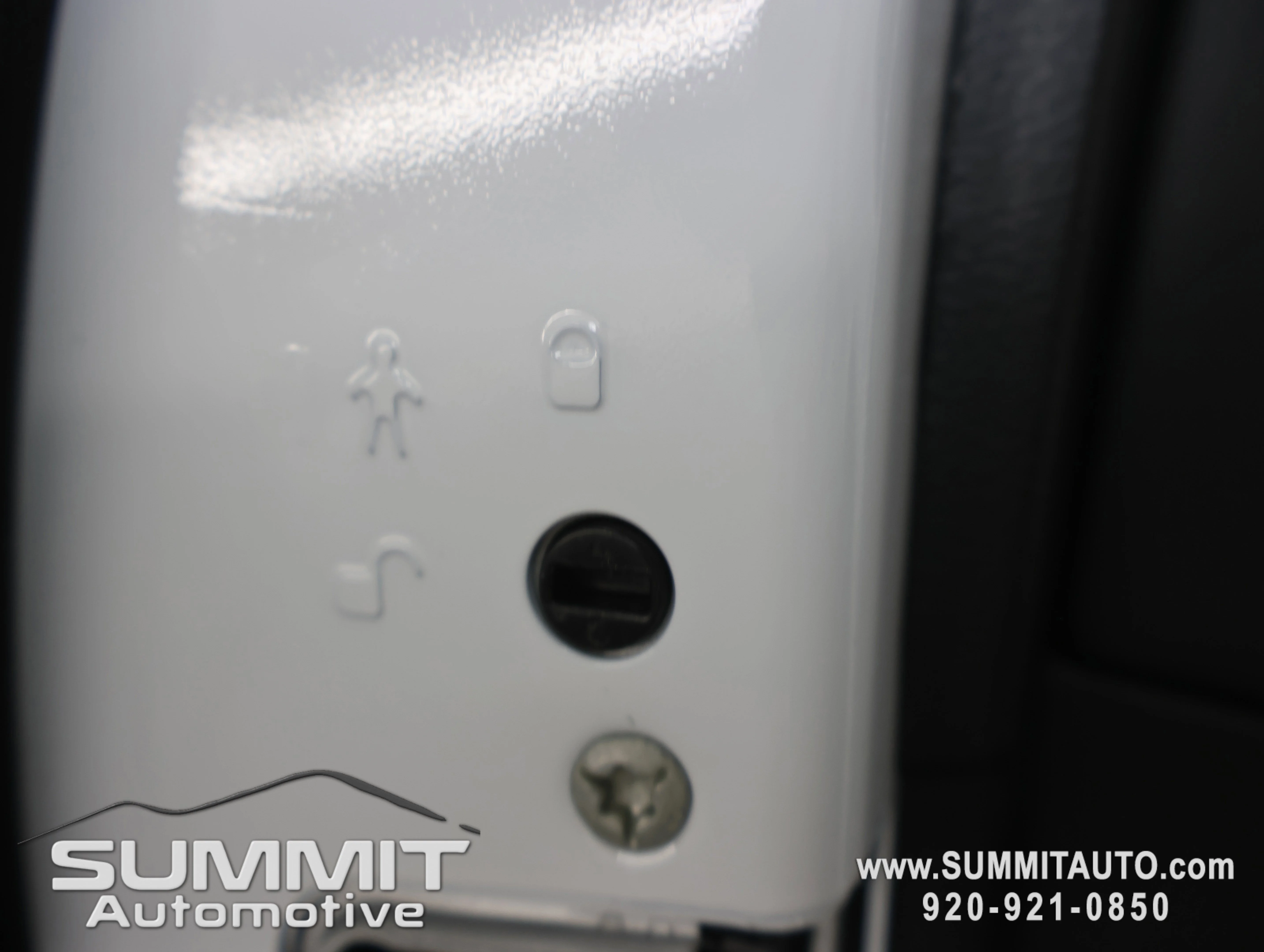New 2026 Bright White Clear-Coat Exterior Paint Jeep Limited image 38