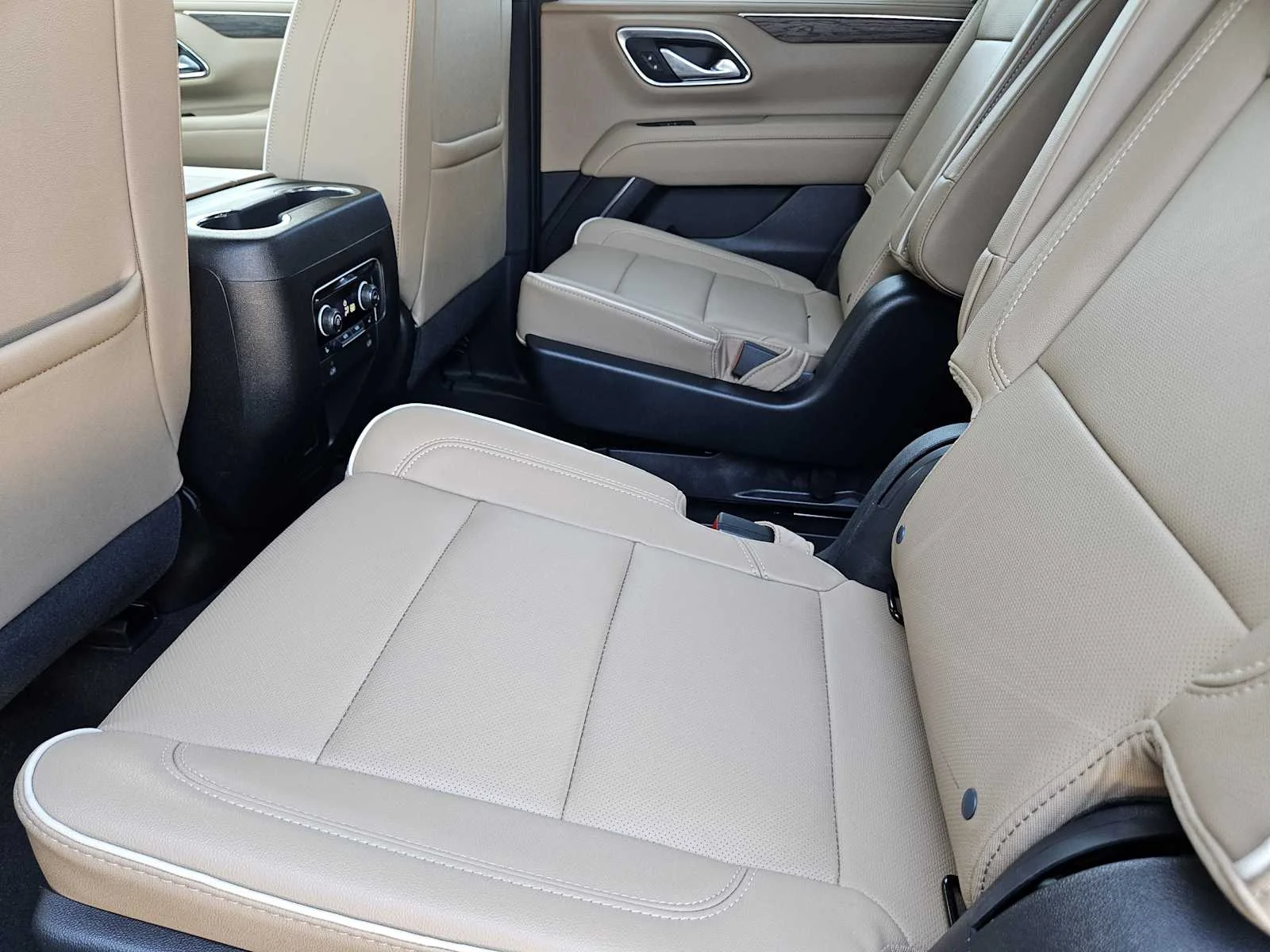 Used 2023 Empire Beige Metallic Chevrolet Premier image 21