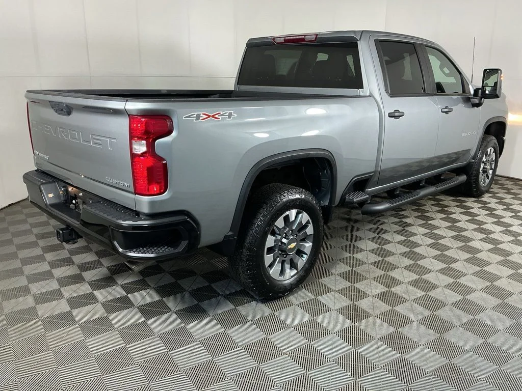 Used 2024 Gray Chevrolet Custom image 9