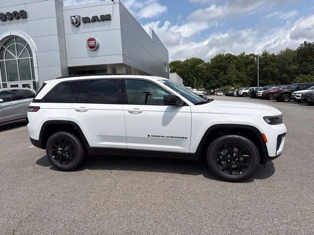 New 2026 White Jeep Altitude image 2
