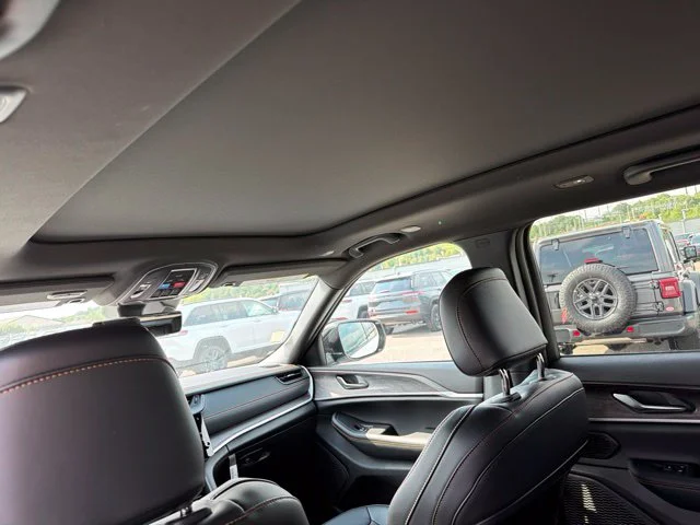 New 2026 White Jeep  image 9