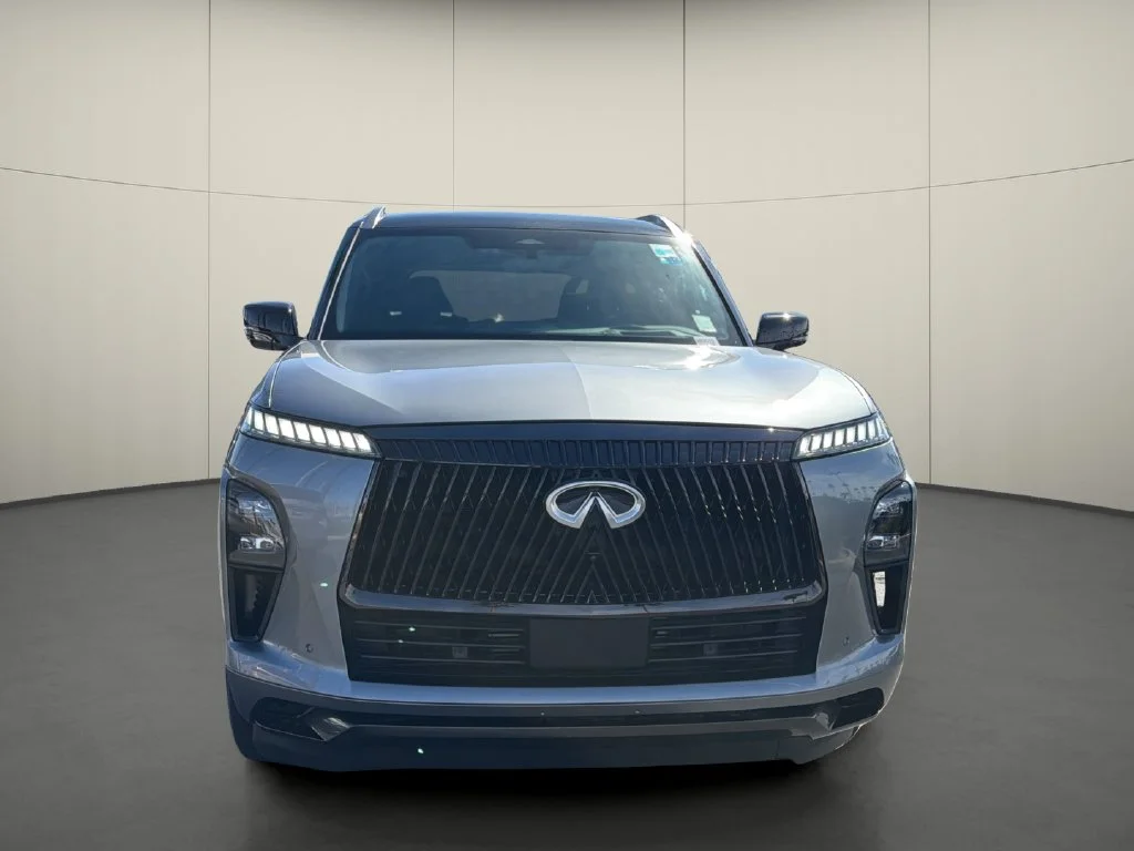 Used 2025 Black INFINITI AUTOGRAPH image 2