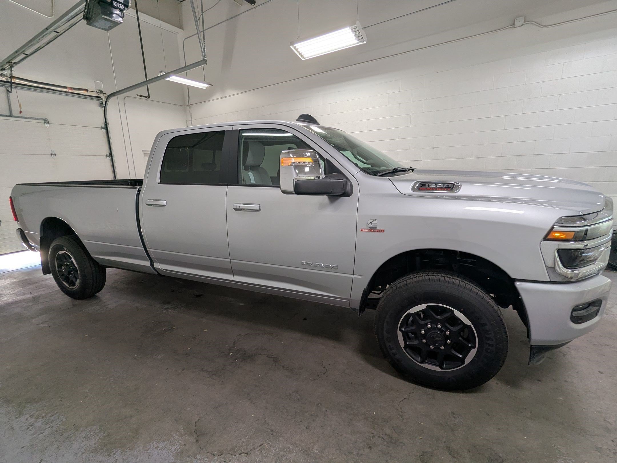 New 2026 Silver-Zynith Exterior Paint RAM Laramie image 3