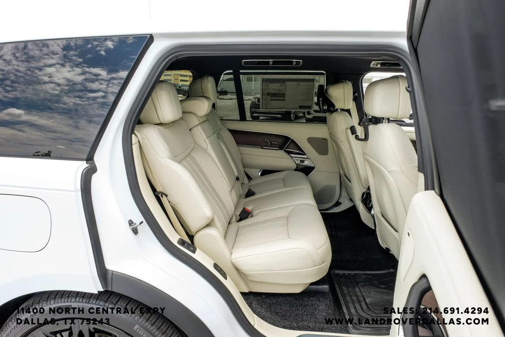 New 2026 Fuji White Land Rover SE image 42