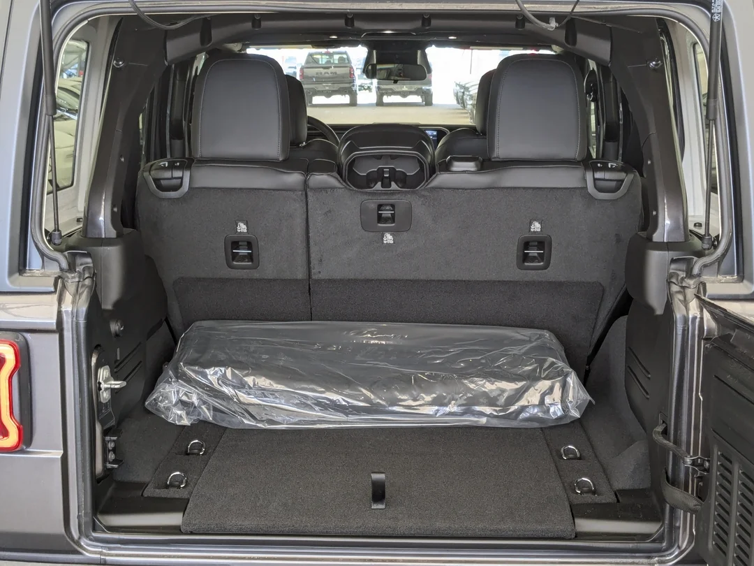 New 2026 Grey Jeep Rubicon - - 4x4 - Nappa Leather - Freedom Top Hardtop - 8- Speed Auto - Remote Start & More! image 26