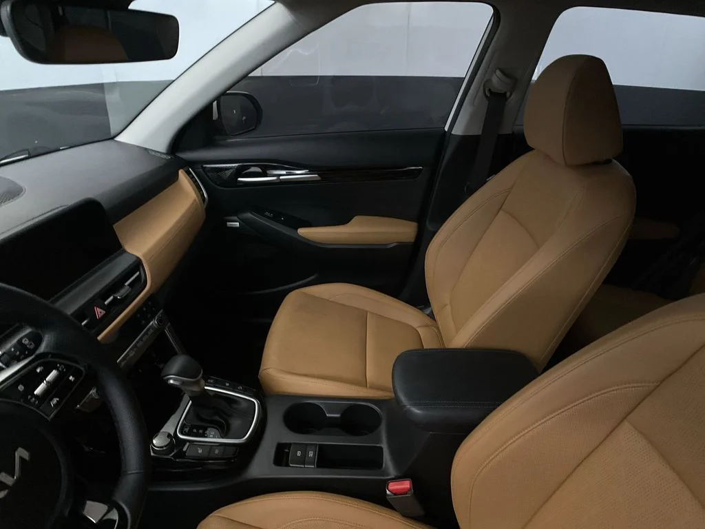 Used 2024 Snow White Pearl Kia SX image 31
