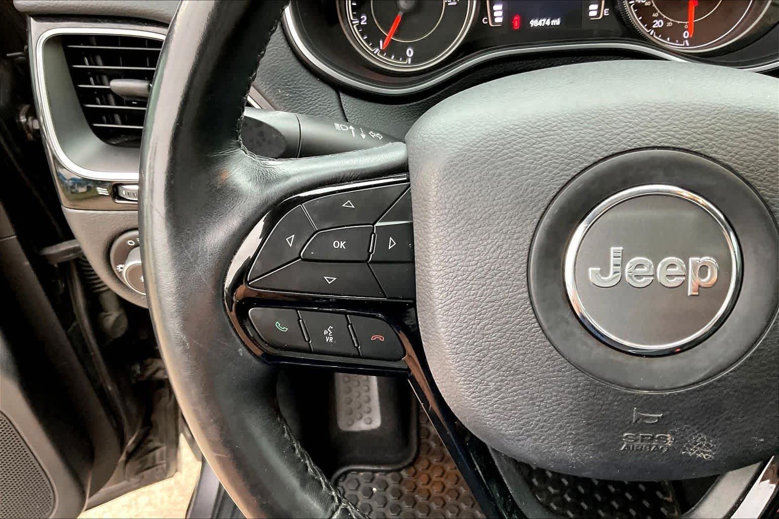 Used 2019 Granite Crystal Metallic Clearcoat Jeep Altitude image 23