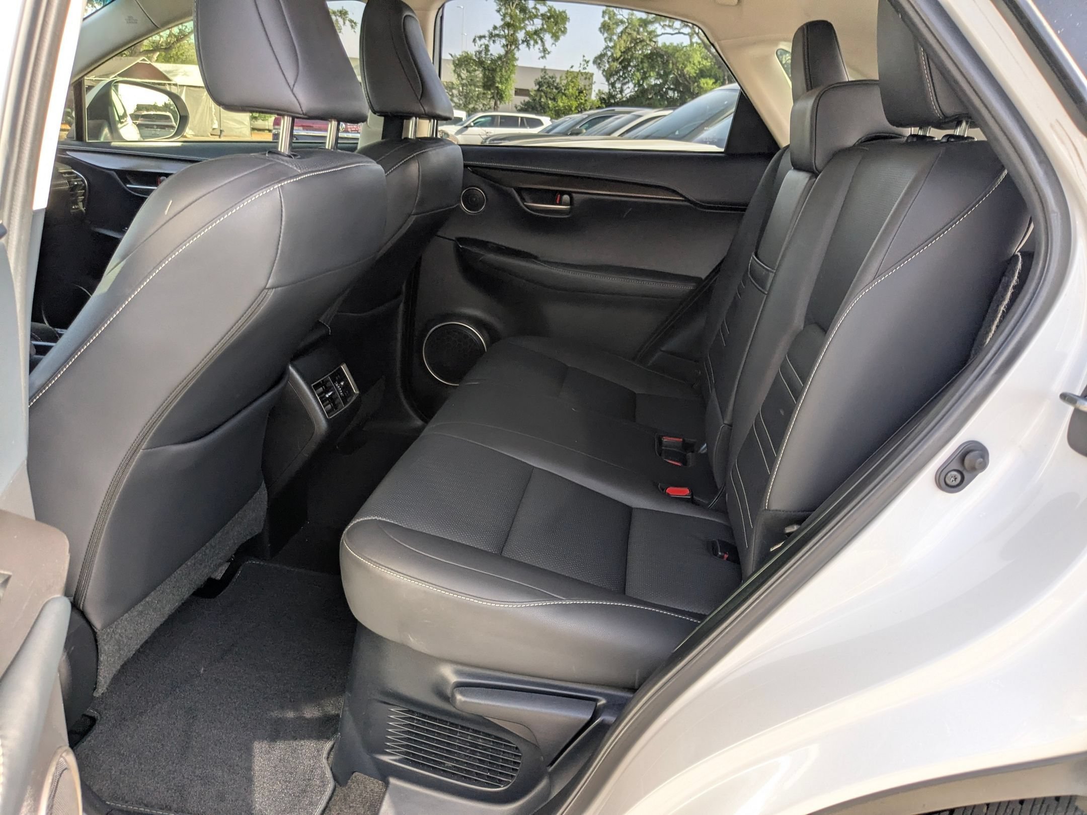 Used 2015 White Pearl Lexus 200t image 20