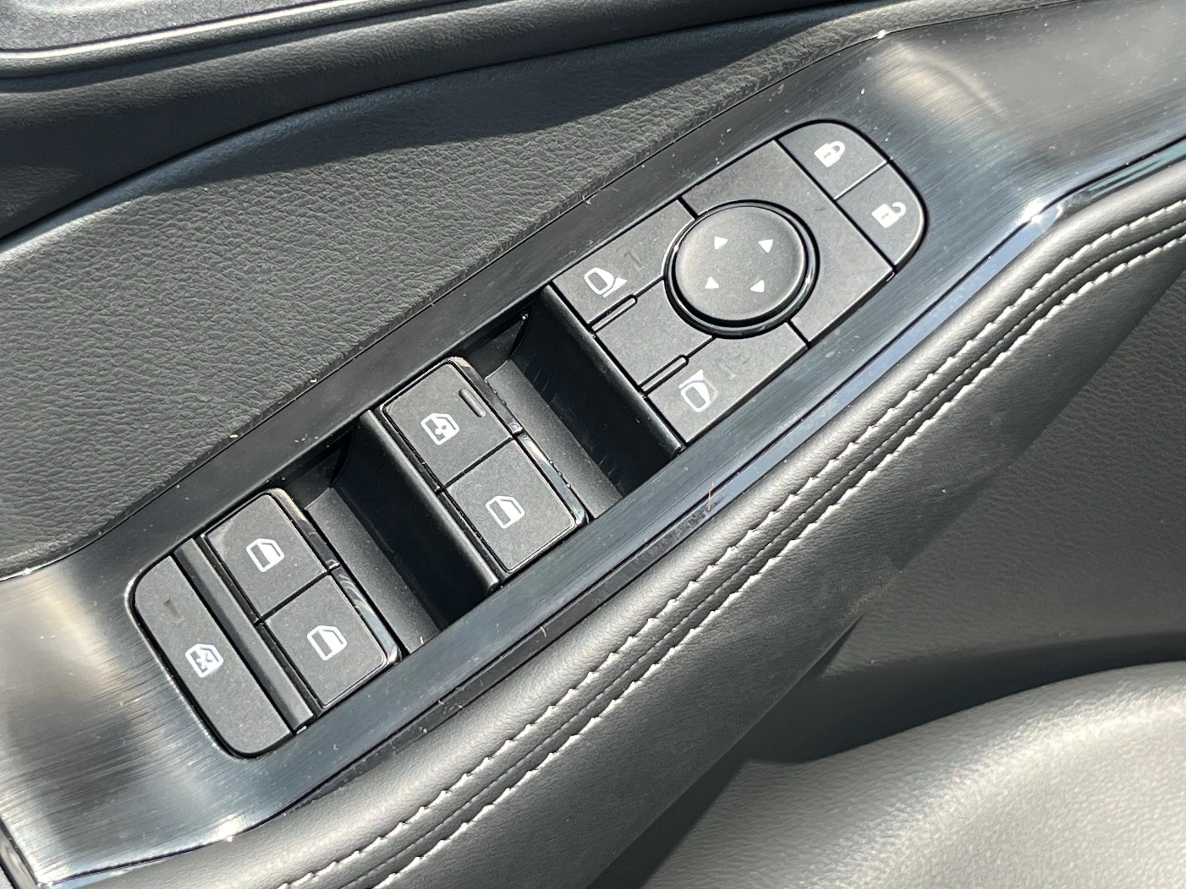New 2026 Boulder Gray Pearl Nissan SV image 22