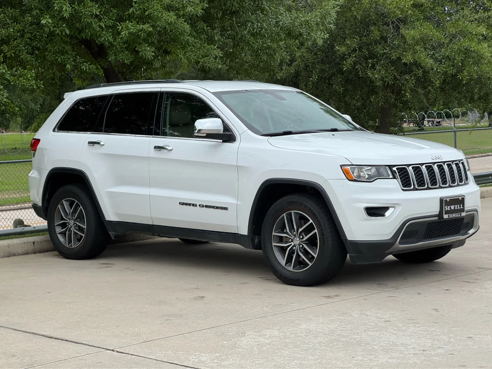 Used 2018 Bright White Clearcoat Jeep Limited image 4