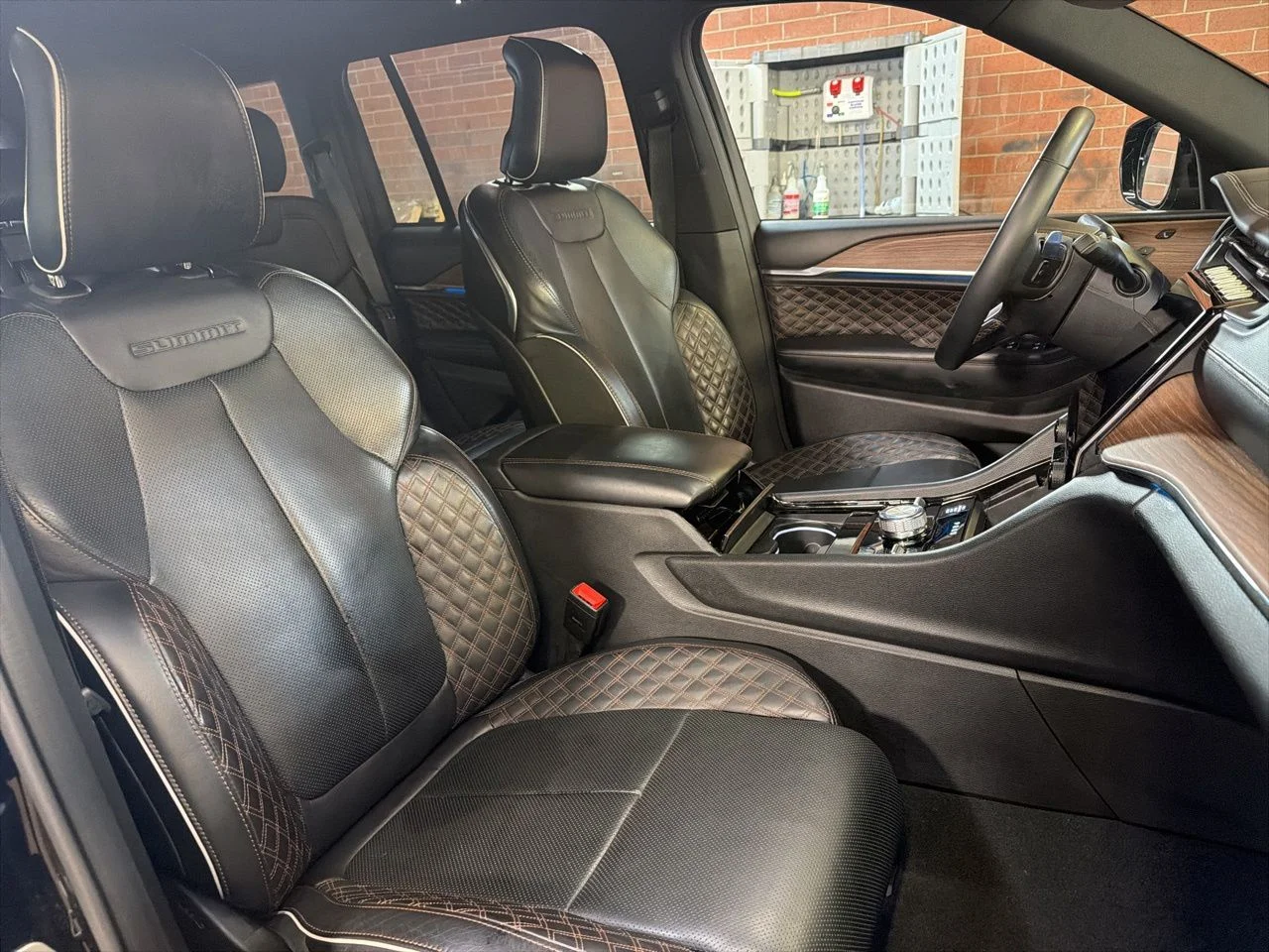 Used 2025 Diamond Black Jeep Summit image 21