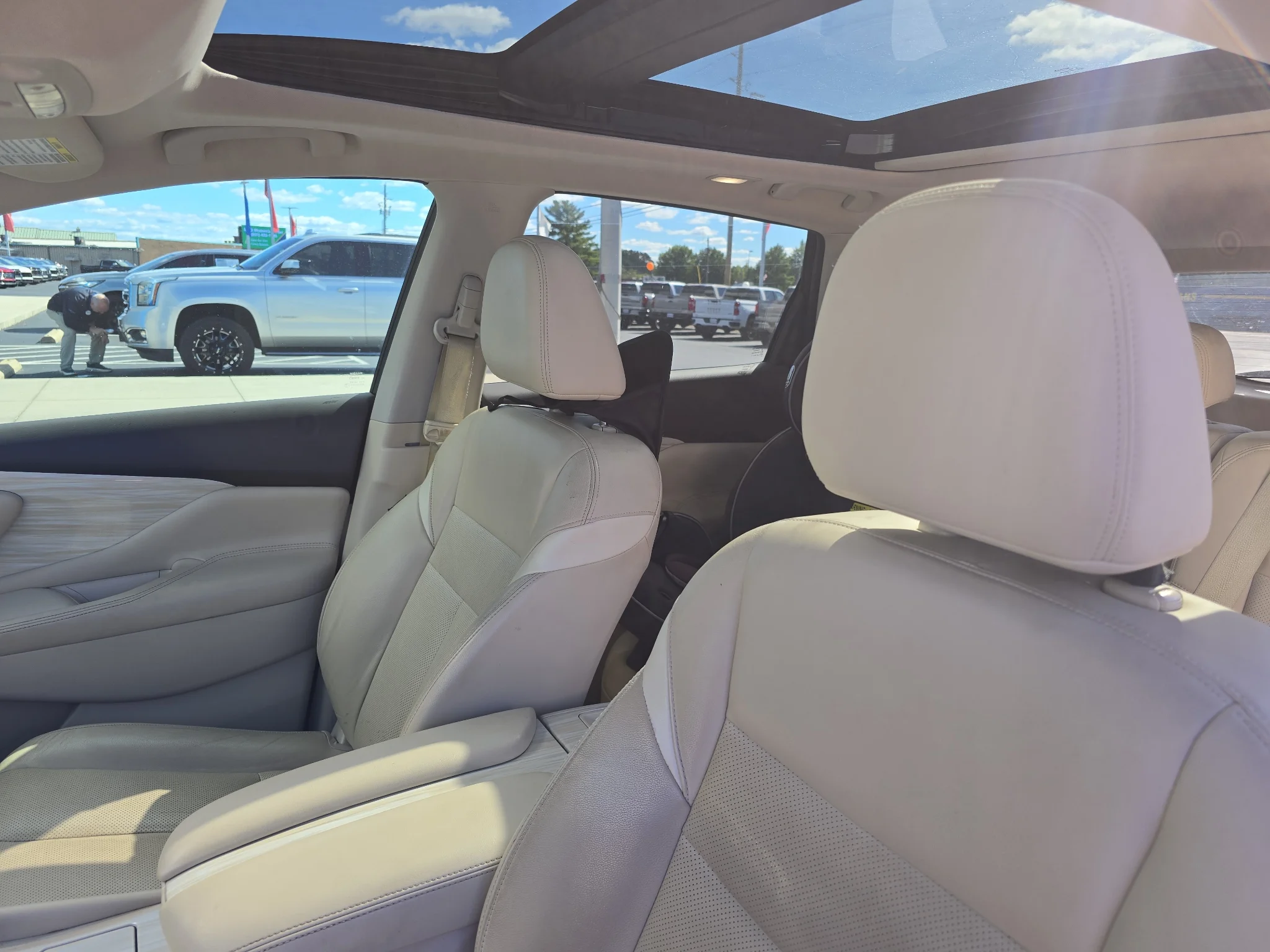 Used 2017 White Nissan SL image 2