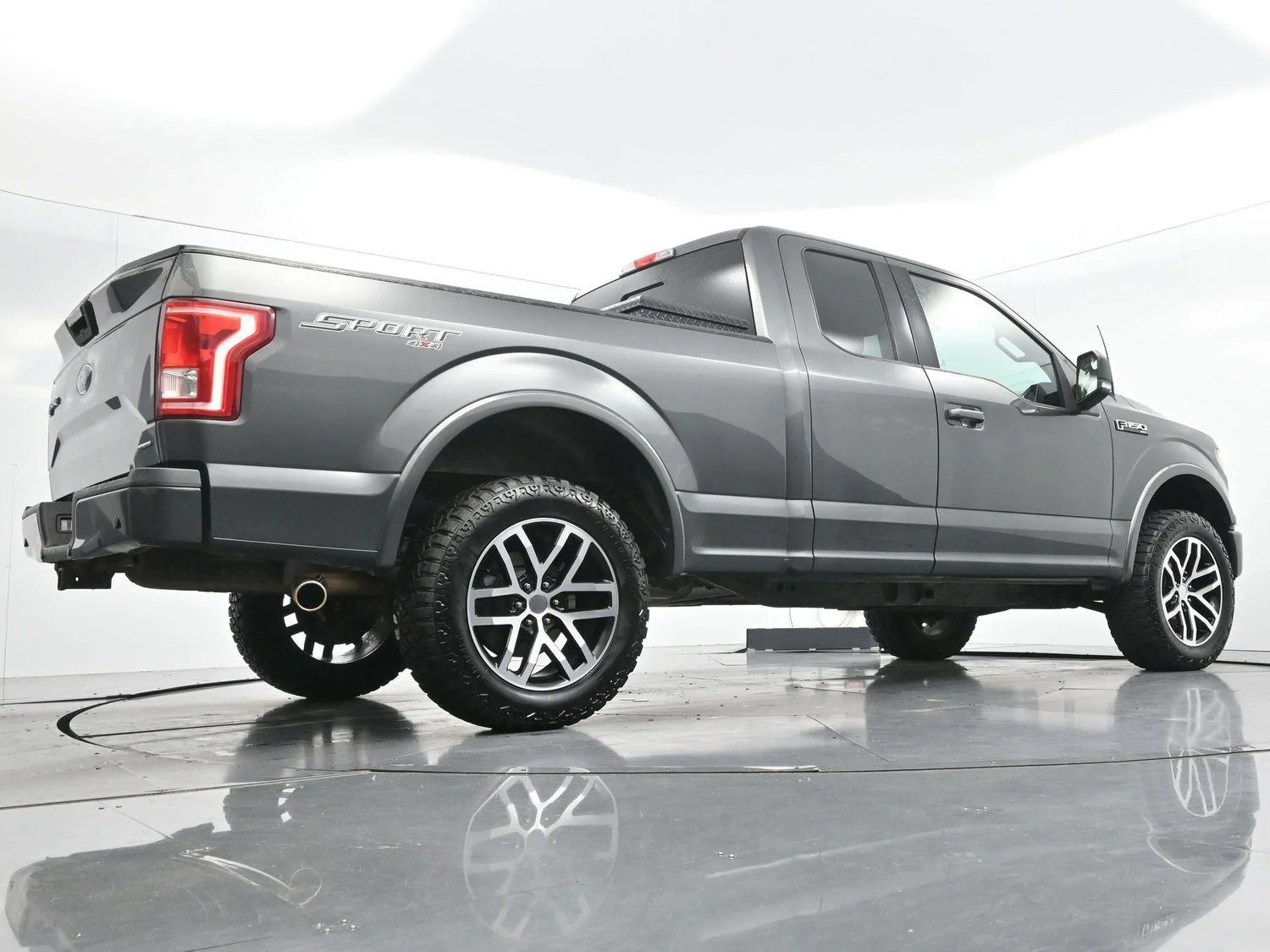 Used 2016 Magnetic Metallic Ford XLT image 54