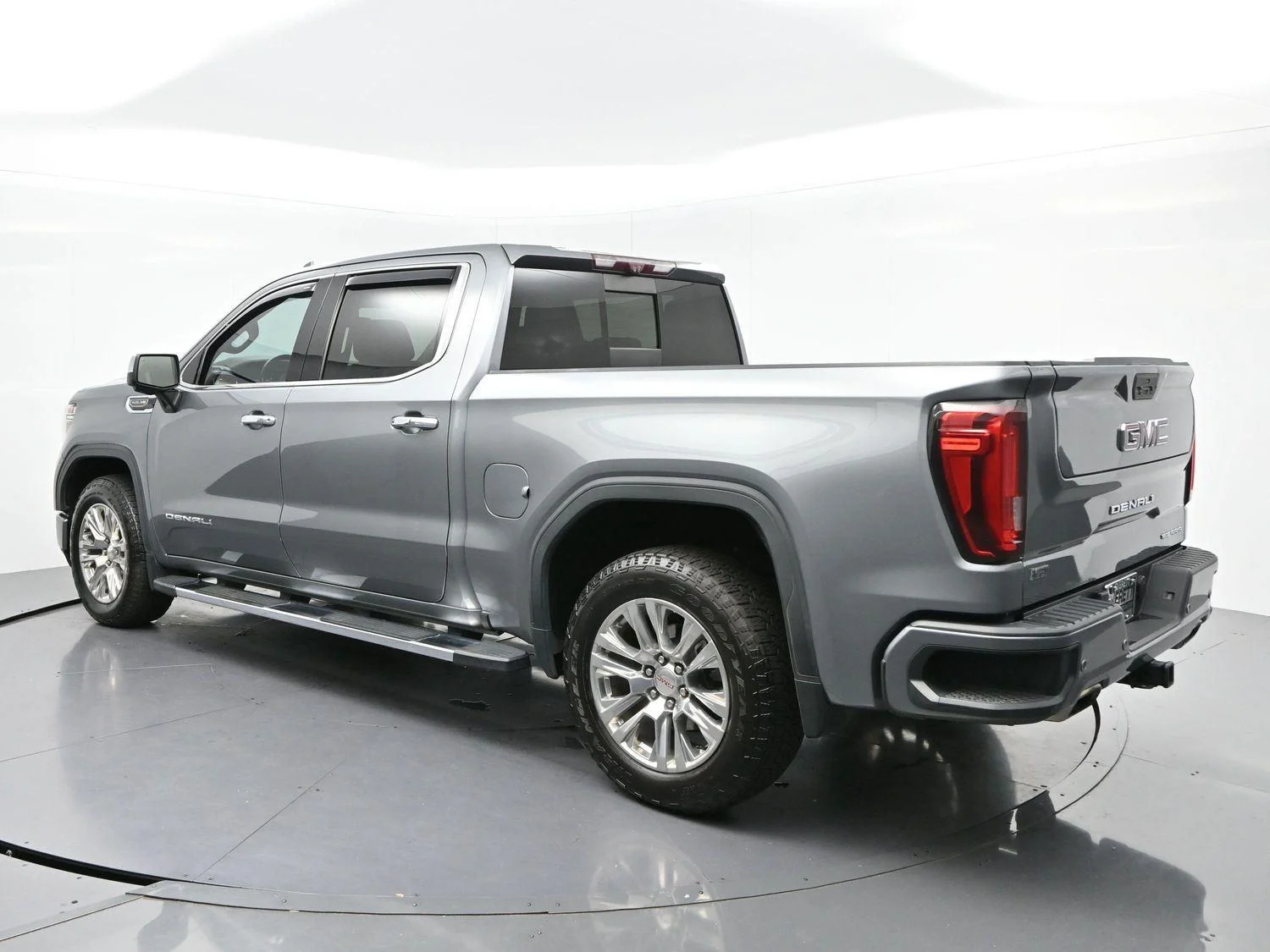 Used 2020 SATIN STEEL METALLIC GMC Denali image 5