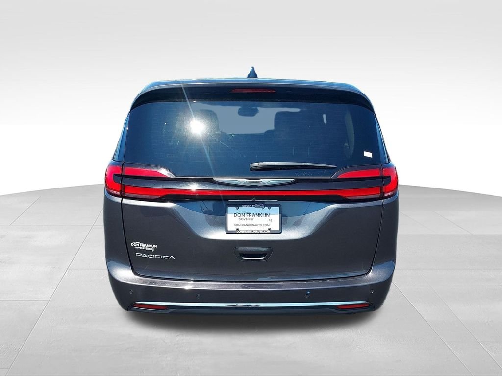 Used 2023 Gray Chrysler Touring L image 4