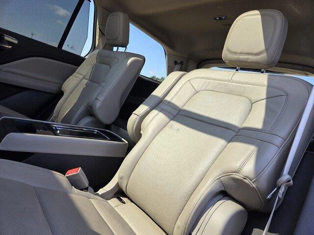 Used 2023 Flight Blue Metallic Clearcoat Lincoln Reserve image 28
