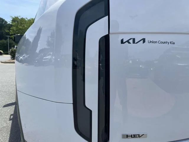 New 2027 White Kia X-Line SX Prestige image 10