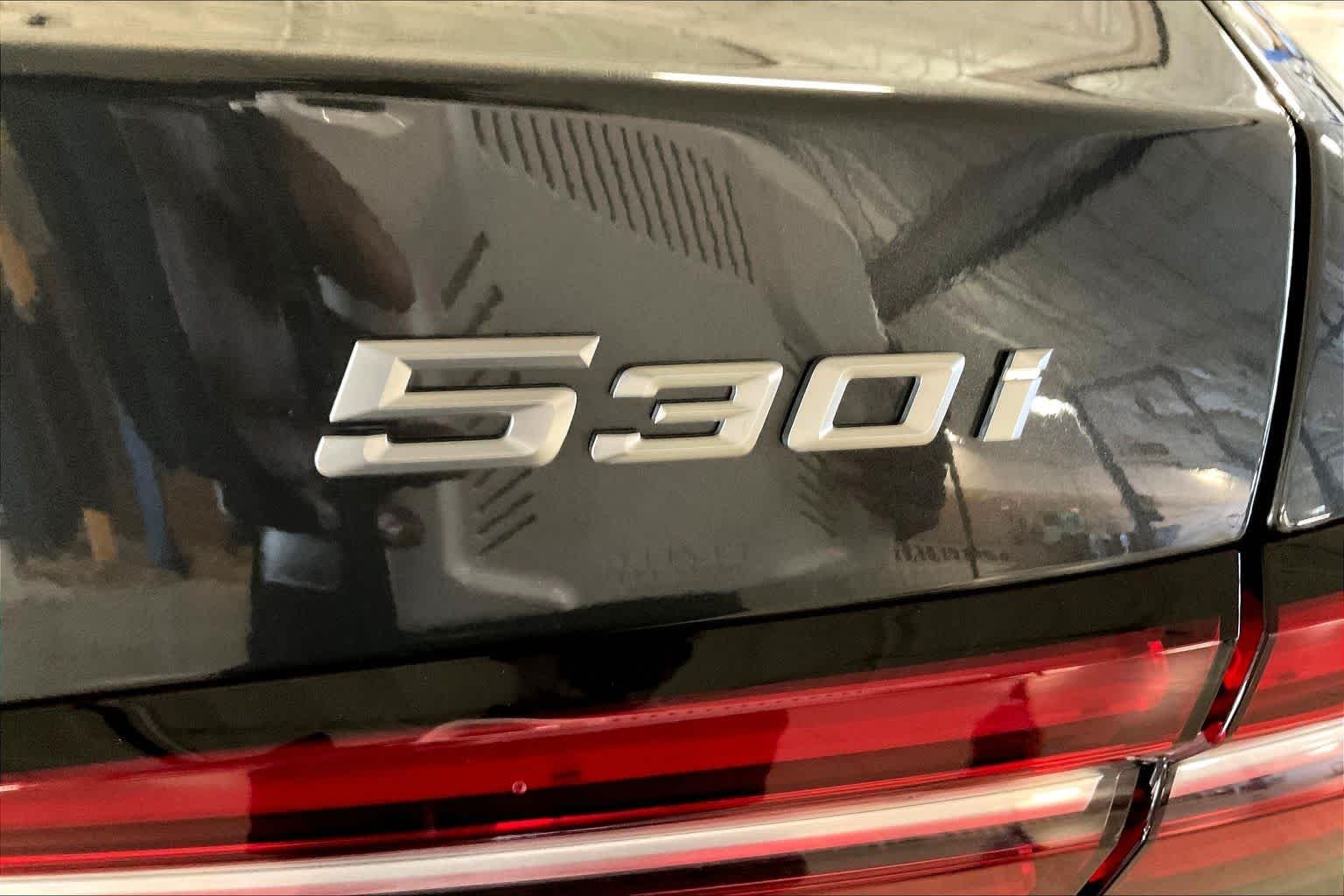 Certified Used 2025 Dark Graphite Metallic BMW 530i image 9