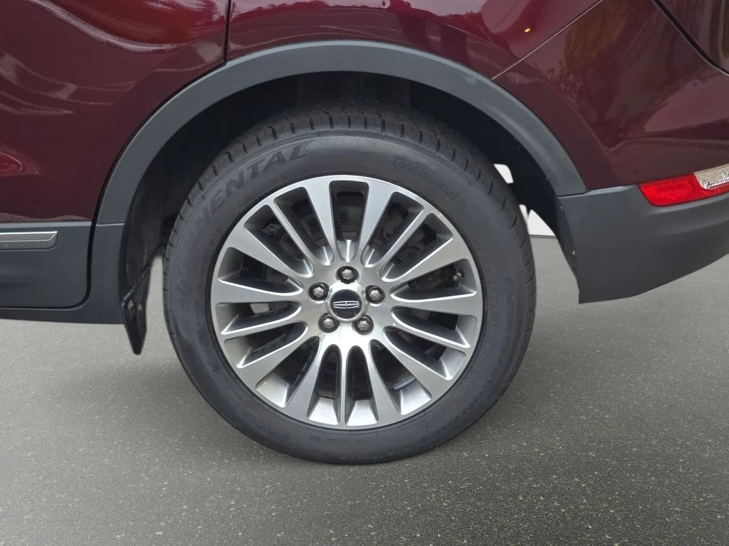 Used 2017 Red Lincoln Reserve image 34
