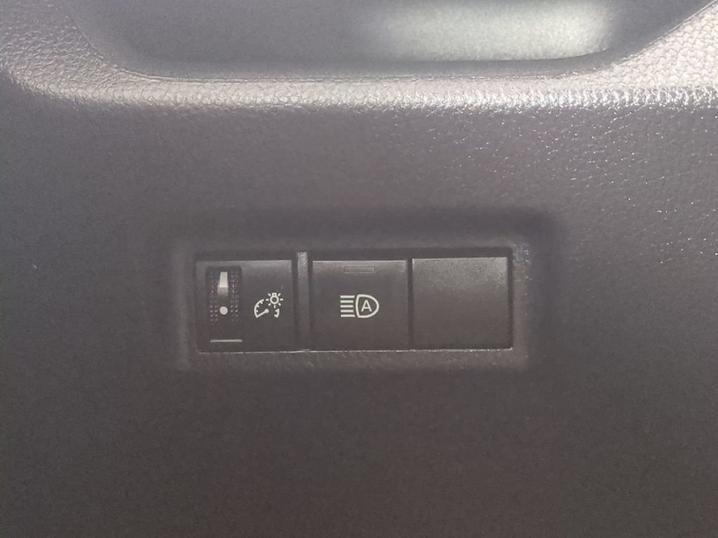 2021 Toyota RAV4 LE - Photo 26