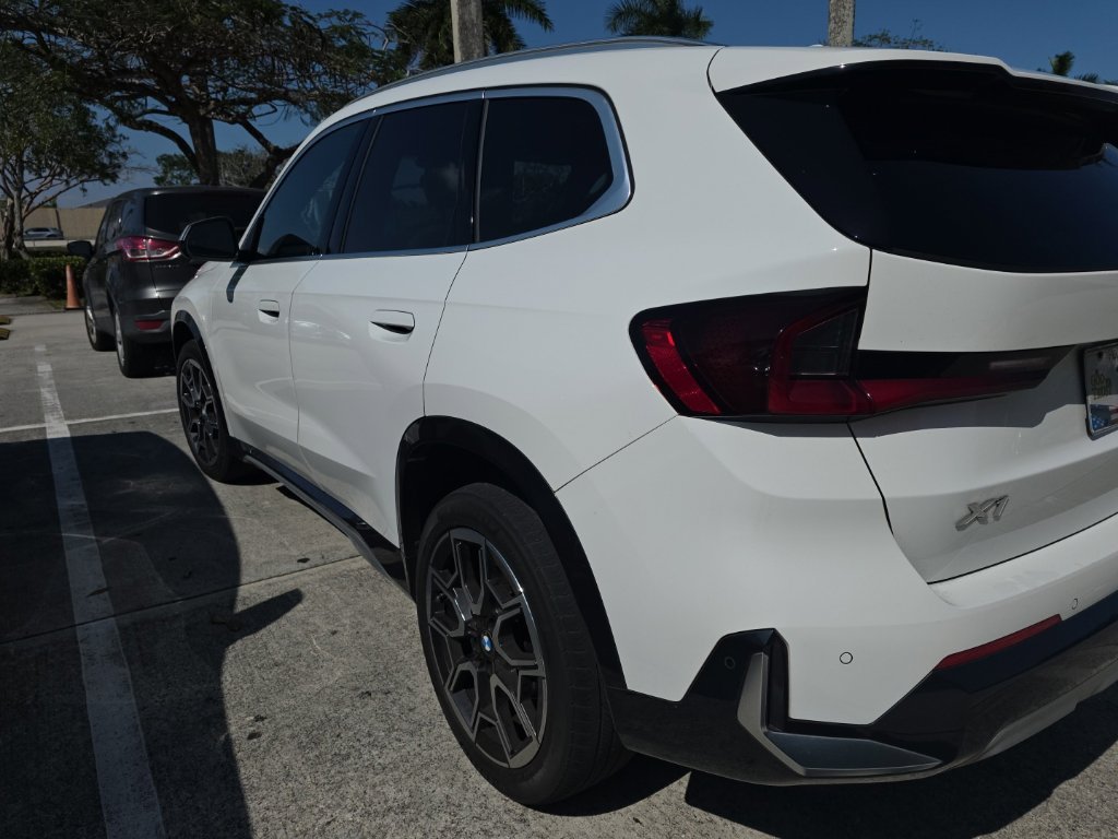 Certified Used 2023 Alpine White BMW xDrive28i image 3
