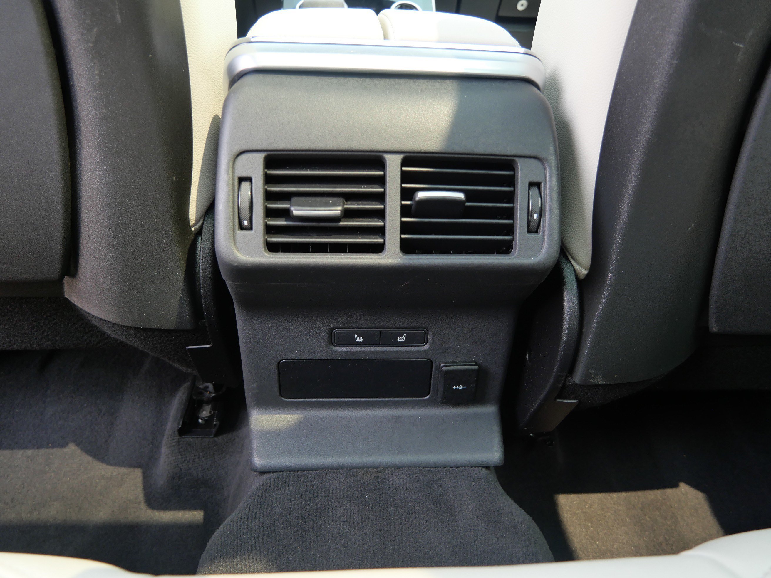 Used 2023 Santorini Black Metallic Land Rover R-Dynamic S image 14