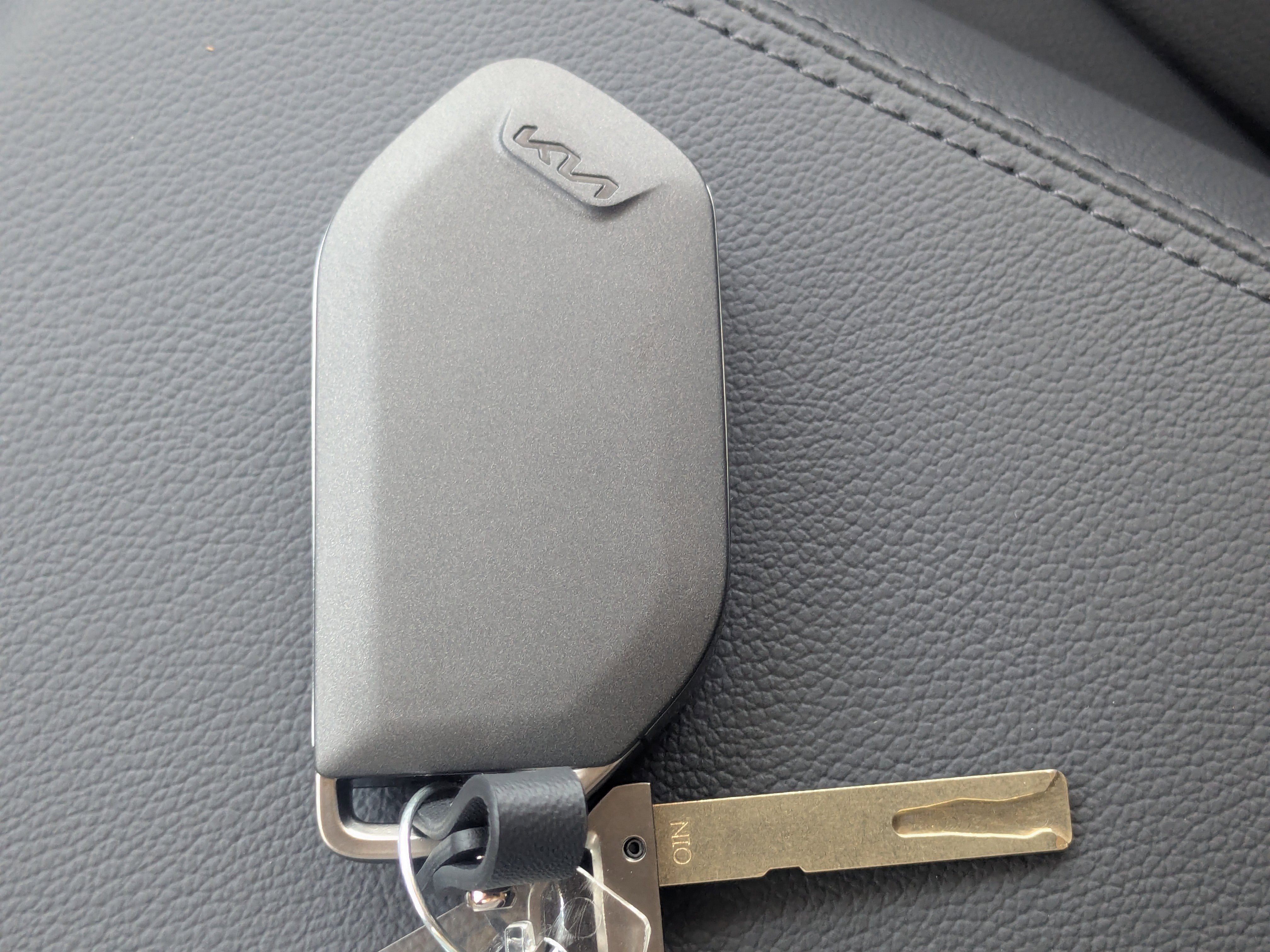 New 2026 Snow White Pearl Kia EX image 38