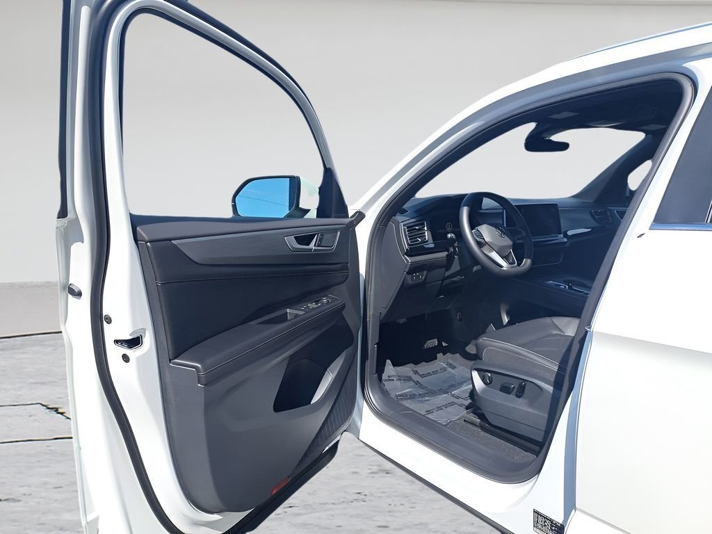 New 2026 White/off-white Volkswagen 2.0T SE image 26