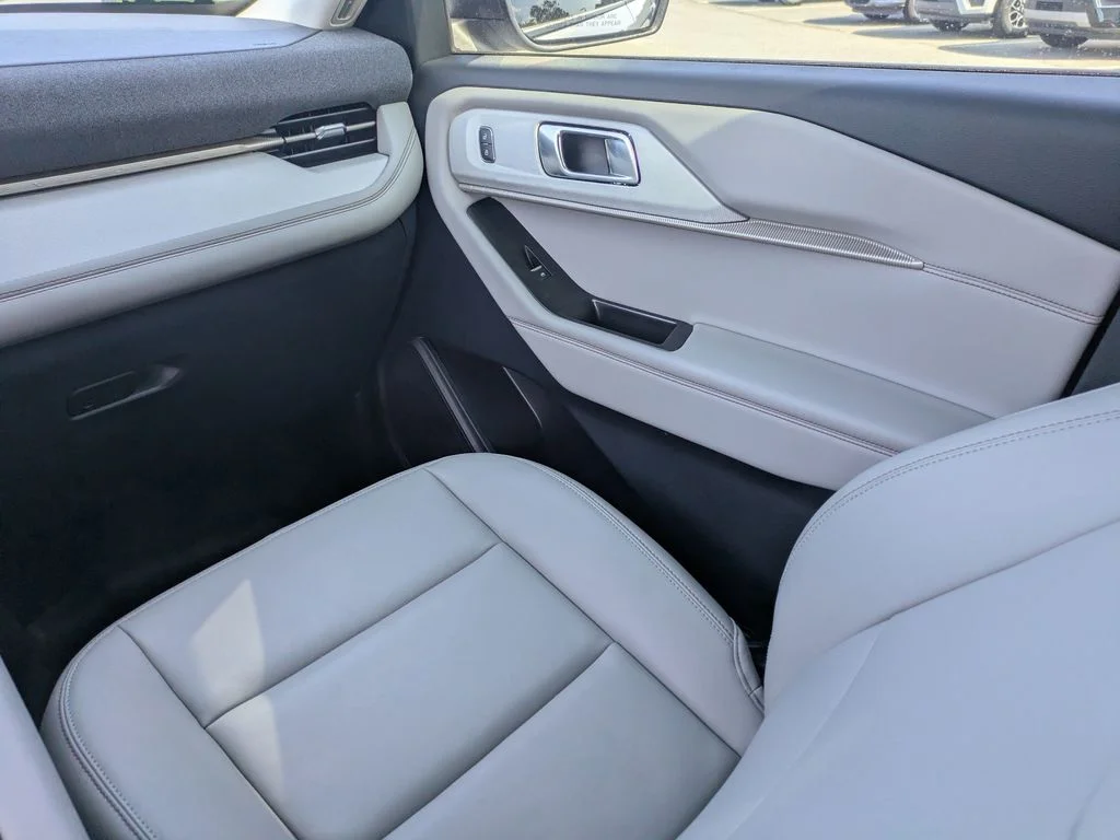 New 2026 Space White Metallic Ford Active image 18
