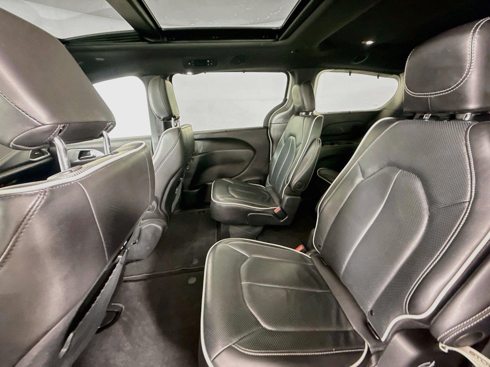 Used 2025 Bright White Clearcoat Chrysler Limited image 32