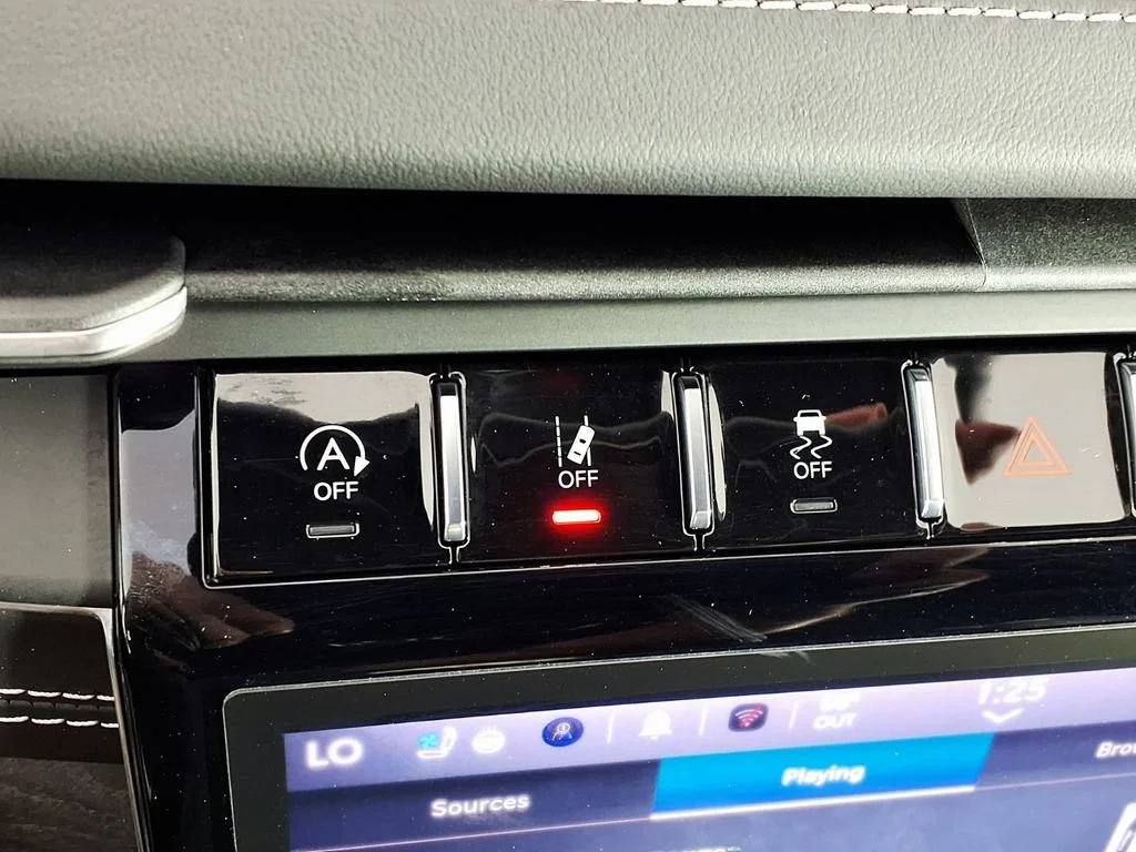 Used 2023 Bright White Cl Jeep Overland image 22