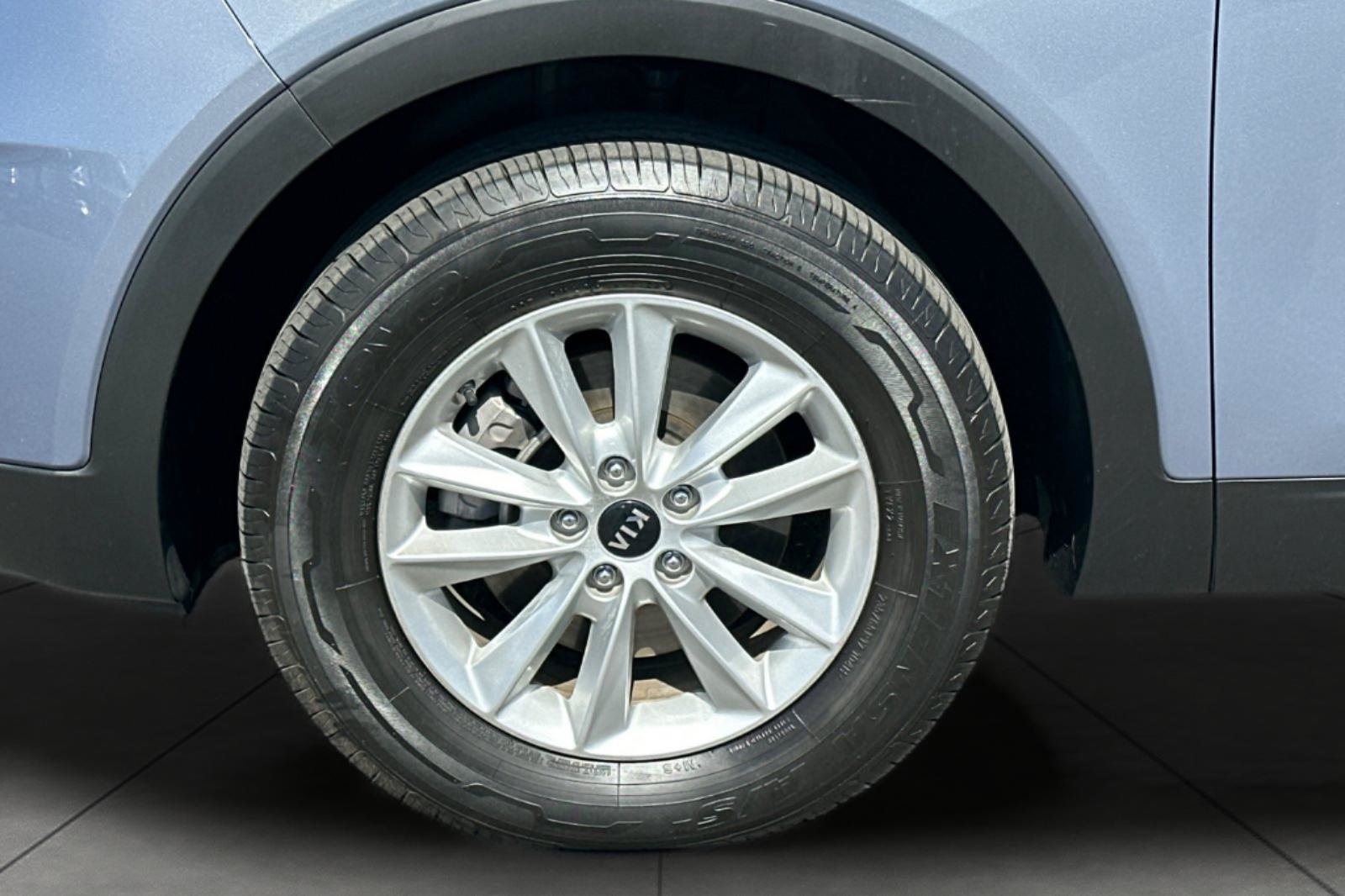 Used 2020 Silver Kia LX image 31