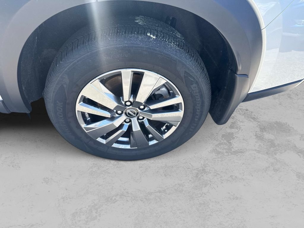 Used 2025 Silver Nissan S image 12