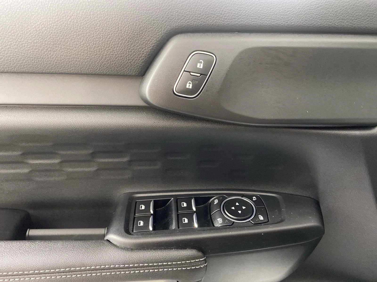 Used 2025 Oxford White Ford XLT image 14