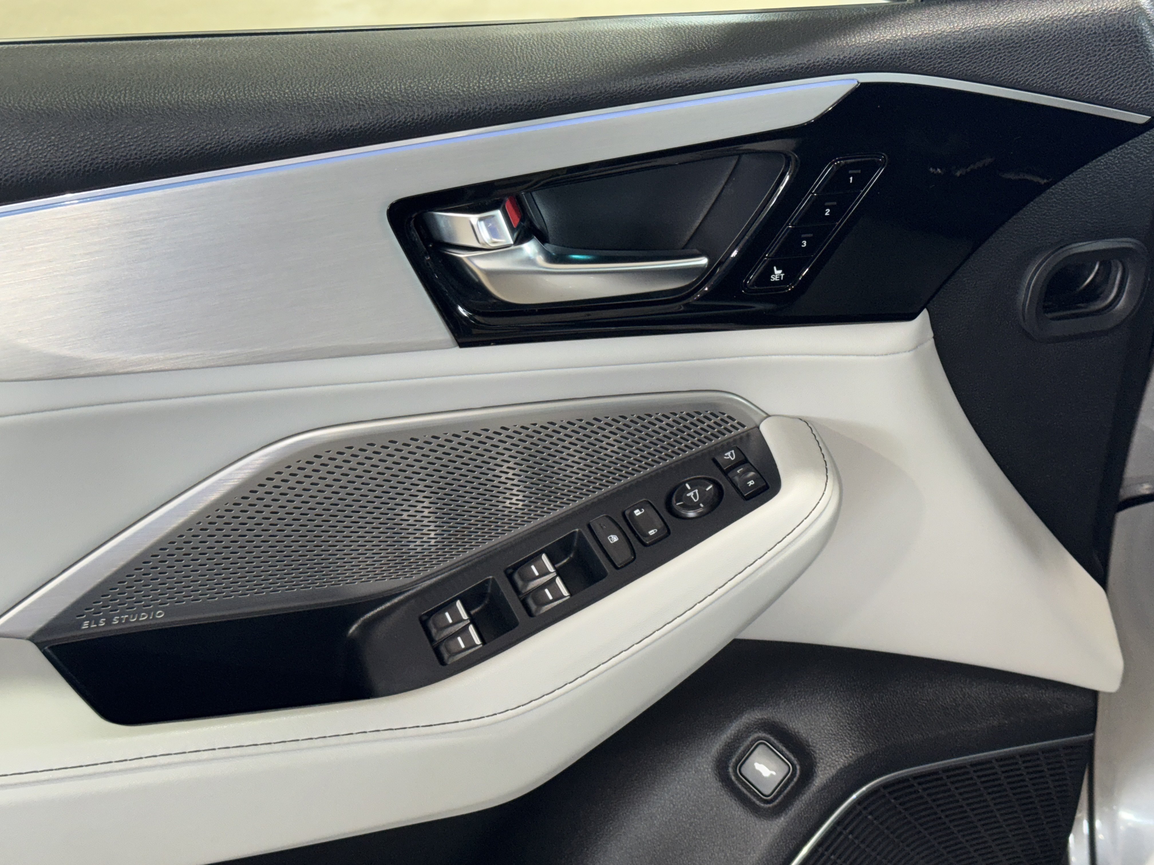 Used 2023 Lunar Silver Metallic Acura w/Technology Package image 16