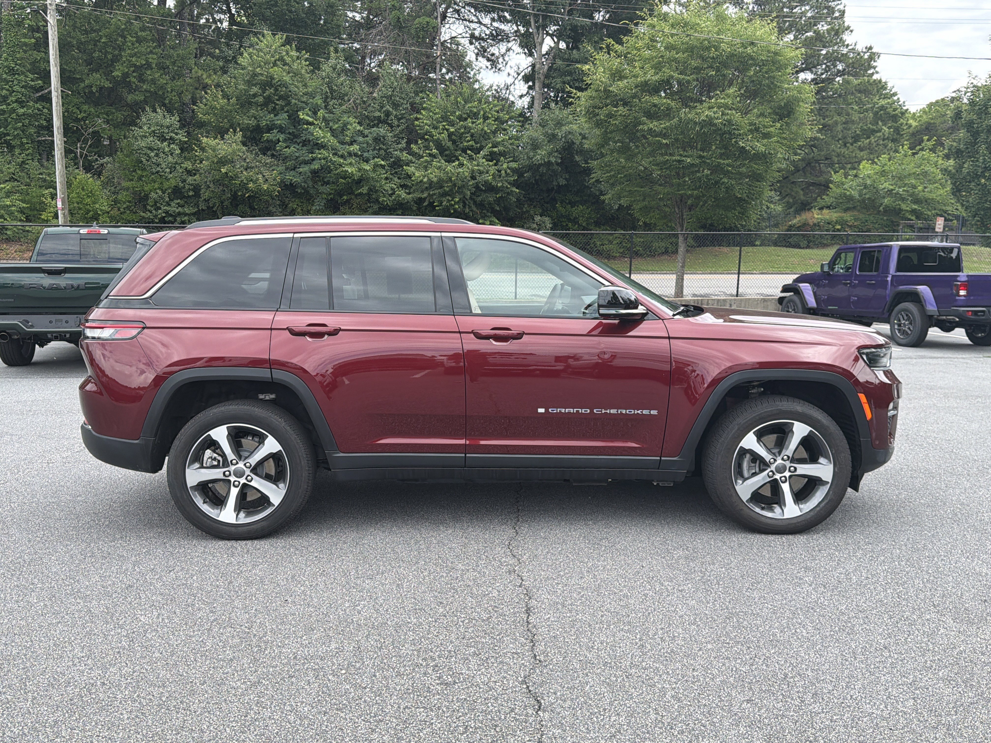 Used 2022 Velvet Red Pearlcoat Jeep 4xe image 11