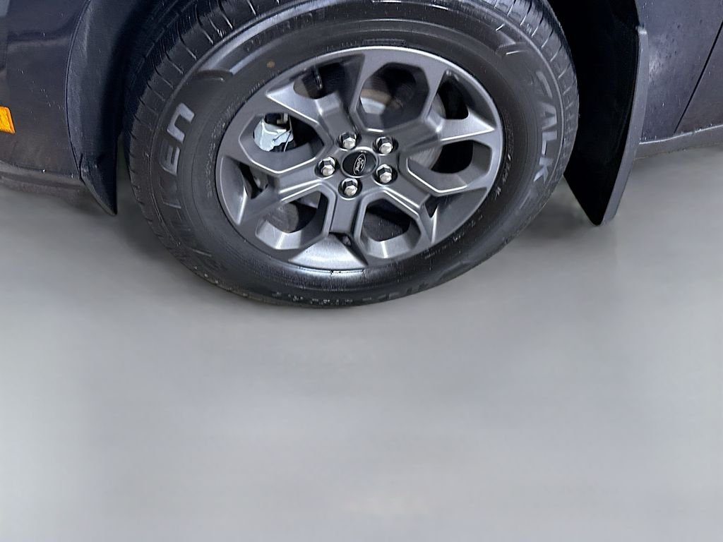 Used 2022 Alto Blue Tinted Clearcoat Metallic Ford XLT image 9