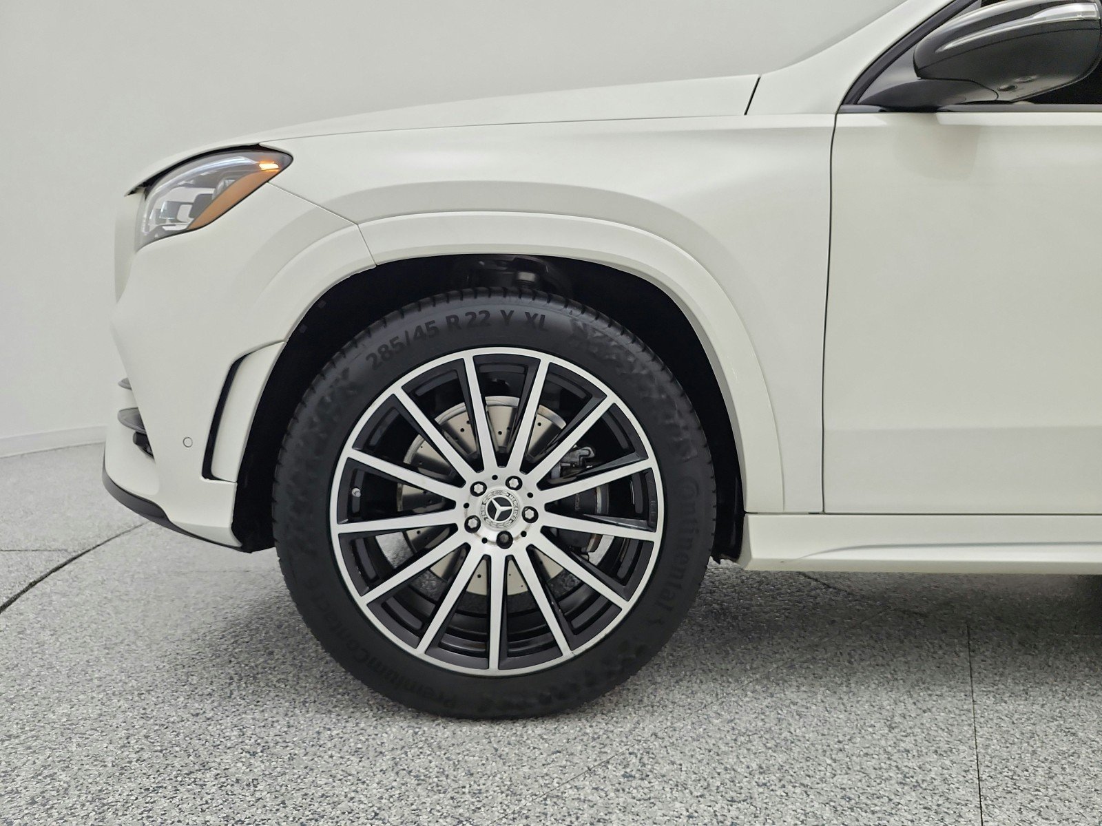 Used 2023 MANUFAKTUR Diamond White Metallic Mercedes-Benz GLS 450 4MATIC® SUV image 18