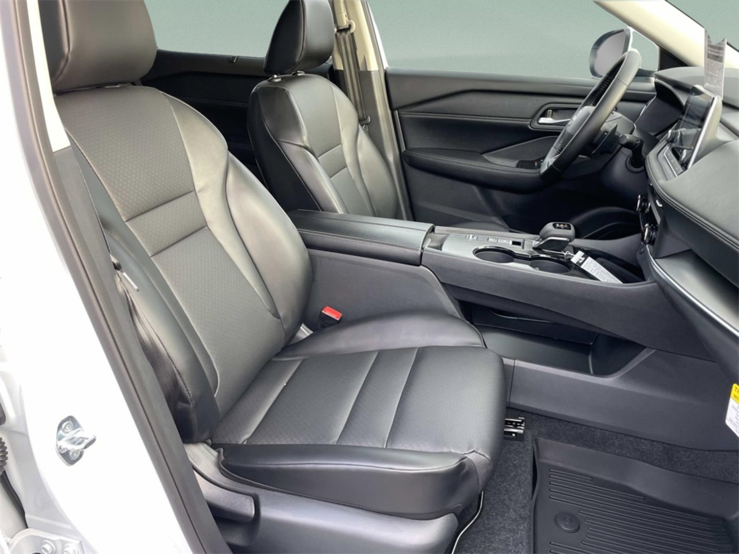 2026 Nissan Rogue SV - Photo 13